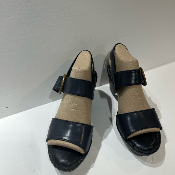 BORN women’s wedge sandals CLAUDIA, Sz 8 Med. color: Black. Soft leather shoe - Picture 2 of 9